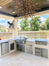 Load image into Gallery viewer, Le Griddle 30 inch model built in  in an outdoor kitchen.